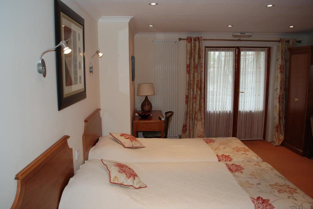 The Priory 3*